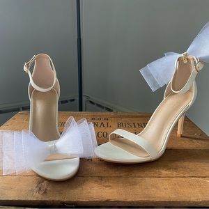 White bow heels